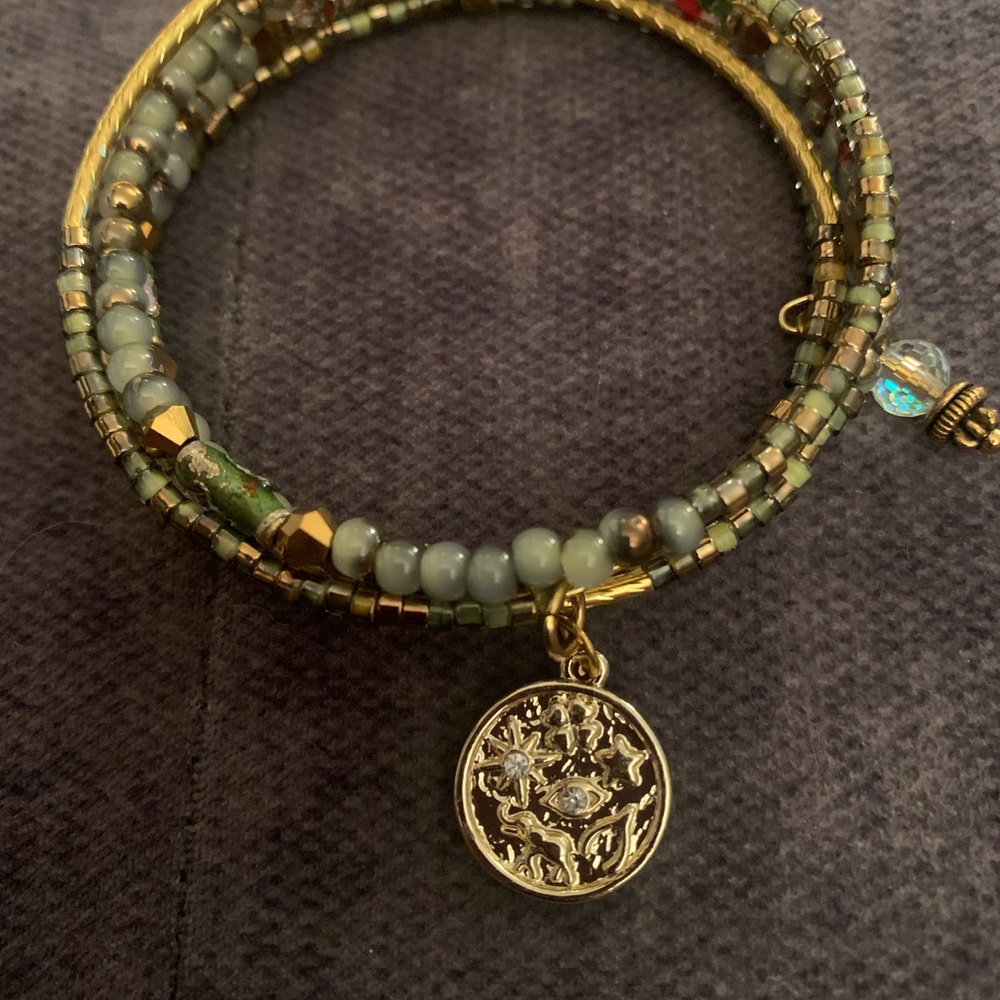 Chic Gold and Green Beaded Bracelet